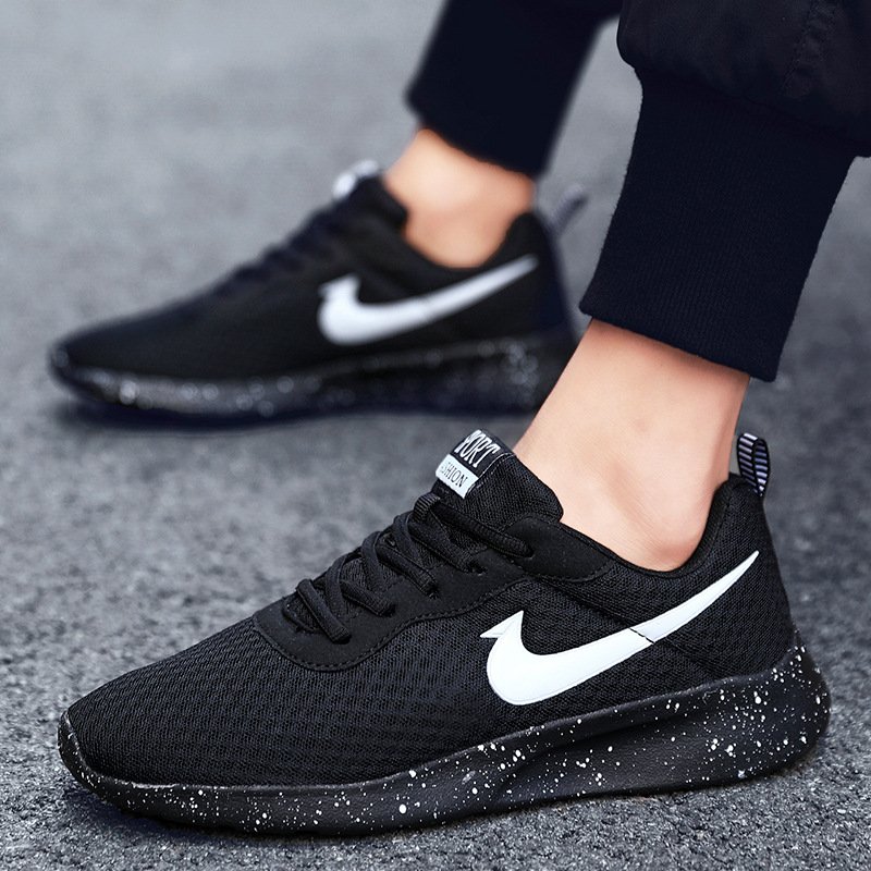 Lightweight men's and women's shoes London trotting shoes Sports shoes Flying knit lightweight men's shoes Running couple's sneakers