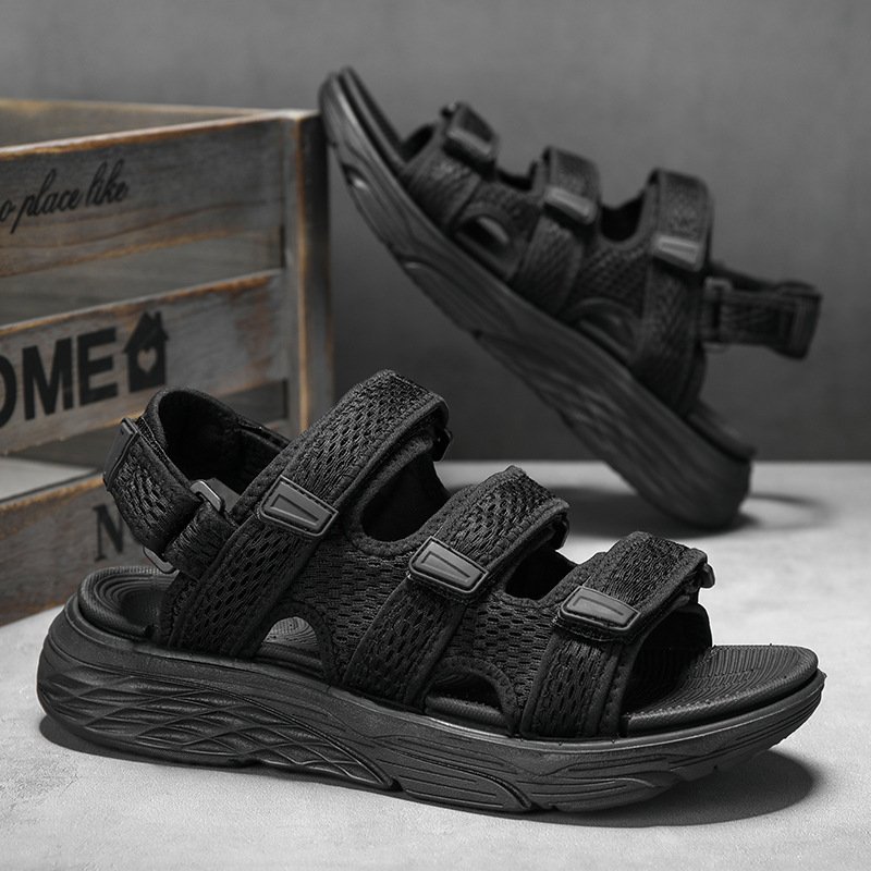 Men's sandals Fashion casual beach sandals Retro summer hollow hole shoes Casual men's sandals